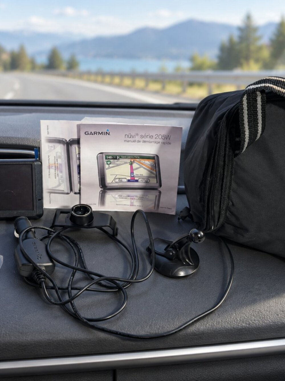 Garmin nüvi 205W GPS Navigator System Bundle with Accessories & Carrying Case